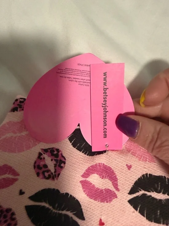 Betsy Johnson Pink Lip Print Kitchen Towel set of two! NWT - Picture 5 of 8